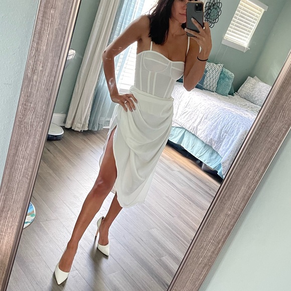 Pretty Little Thing Set - white Corset top and skirt - Picture 2 of 6